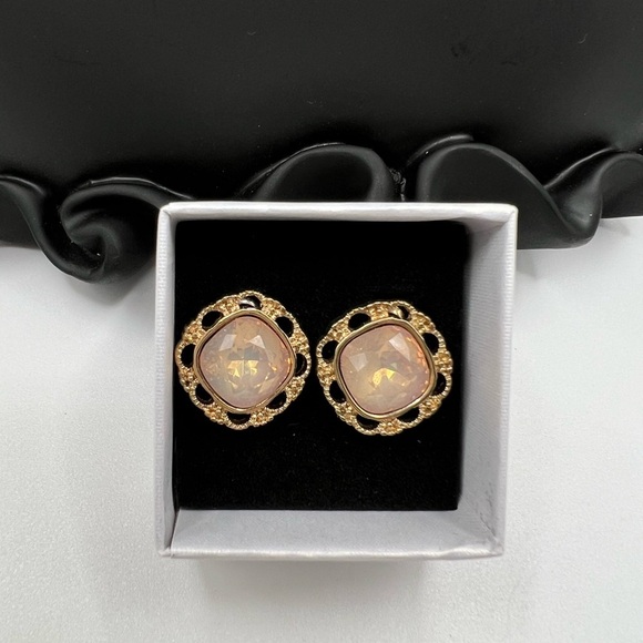 Elegant Swarovski Crystal and Gold Women's Earrings - Picture 2 of 8